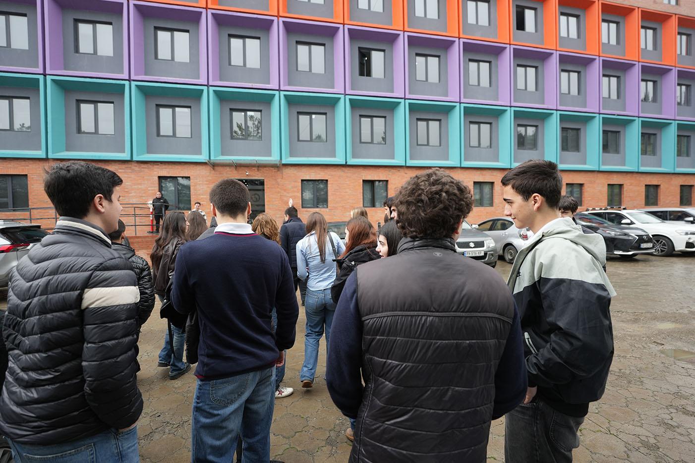 ბაქსვუდის სკოლის უფროსკლასელები საქართველოს უნივერსიტეტის მეცნიერებისა და ტექნოლოგიების სკოლას ესტუმრნენ