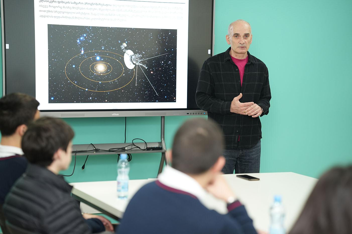 ბაქსვუდის სკოლის უფროსკლასელები საქართველოს უნივერსიტეტის მეცნიერებისა და ტექნოლოგიების სკოლას ესტუმრნენ